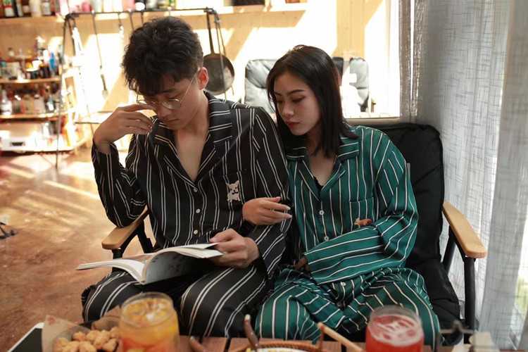 Ice silk long-sleeved thin section milk dog striped couple pajamas home service on sale 5