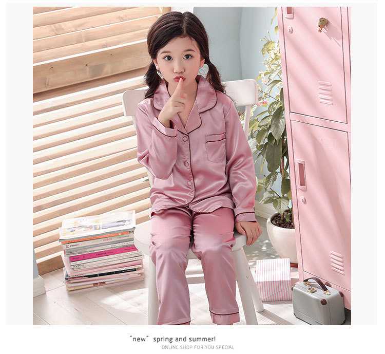 New pajamas for a family of three cartoon ice silk long-sleeved spring and autumn family suit on sale 7