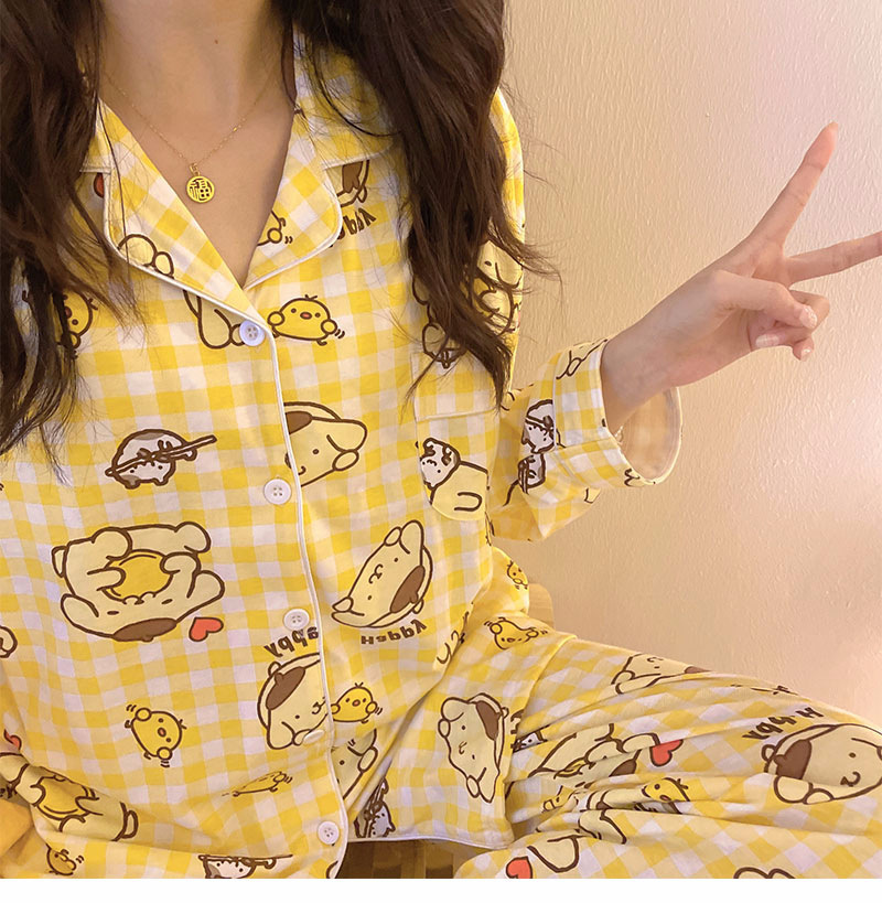 Stay cozy with this adorable Pompompurin pajama set for women! Made from soft milk silk, the long-sleeve top and pants provide breathable comfort for home wear all year round.